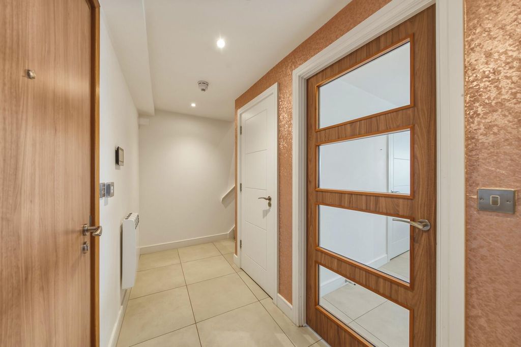 Additional image 11 of 3 bed flat for salePavilion Road, West Bridgford, Nottingham NG2