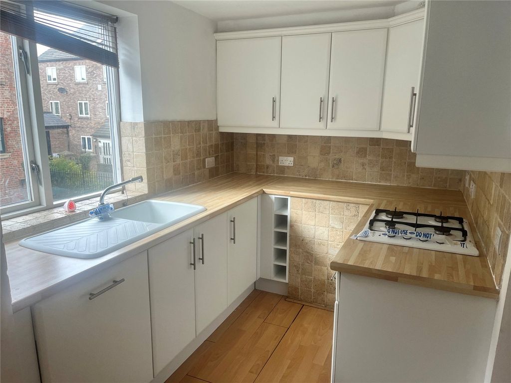 Property photo 3 of 7 Kitchen