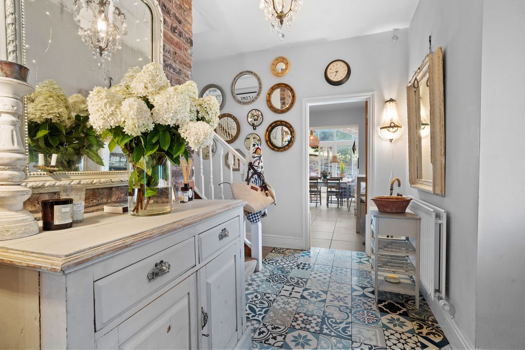 Property photo 3 of 48