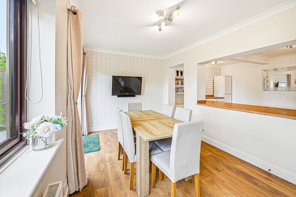 Property photo 3 of 26 Dining Room