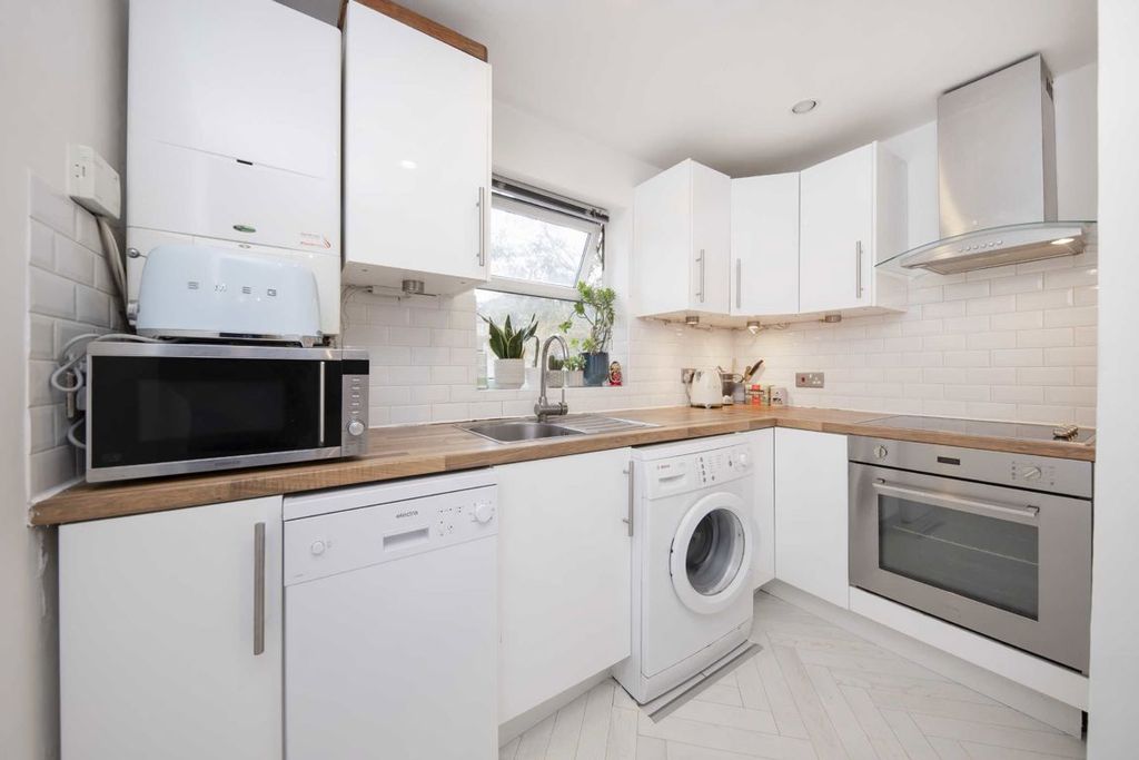 Property photo 3 of 5