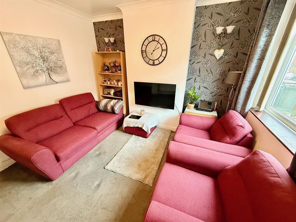 Property photo 2 of 12 Lounge