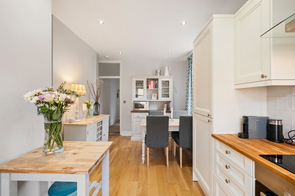 Property photo 3 of 10 Kitchen/Dining Room