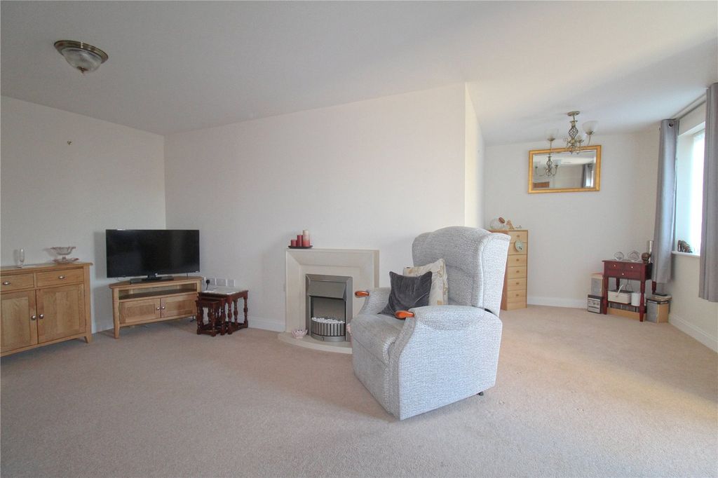 Property photo 2 of 16 Picture No. 11