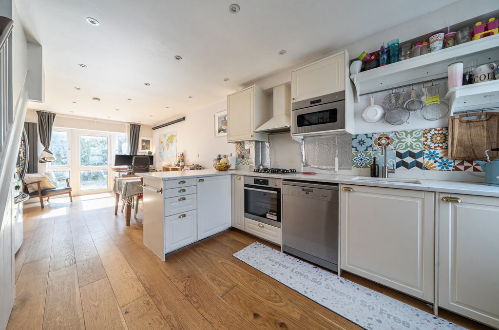 Property photo 3 of 18 1436613-13-69c3Dd...