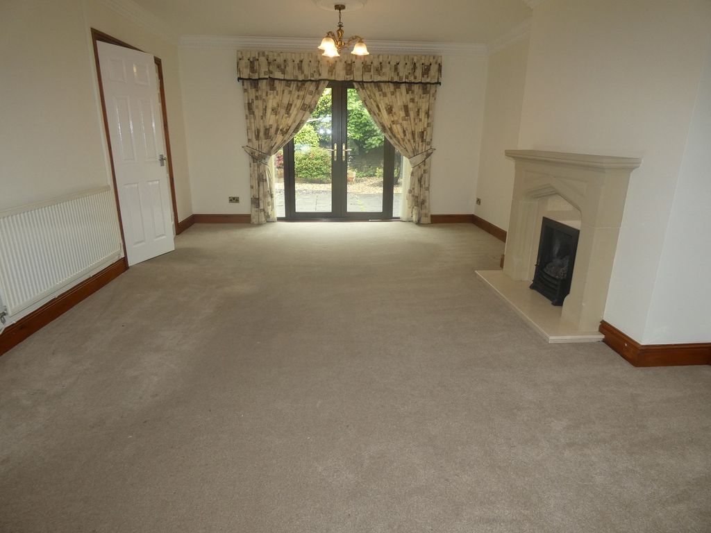 Property photo 3 of 18 Main Lounge