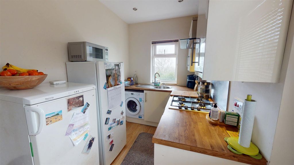 Property photo 3 of 14 Kitchen