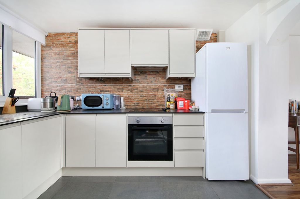 Property photo 3 of 18