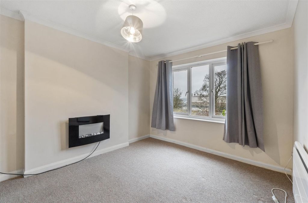 Property photo 2 of 5 Living Room