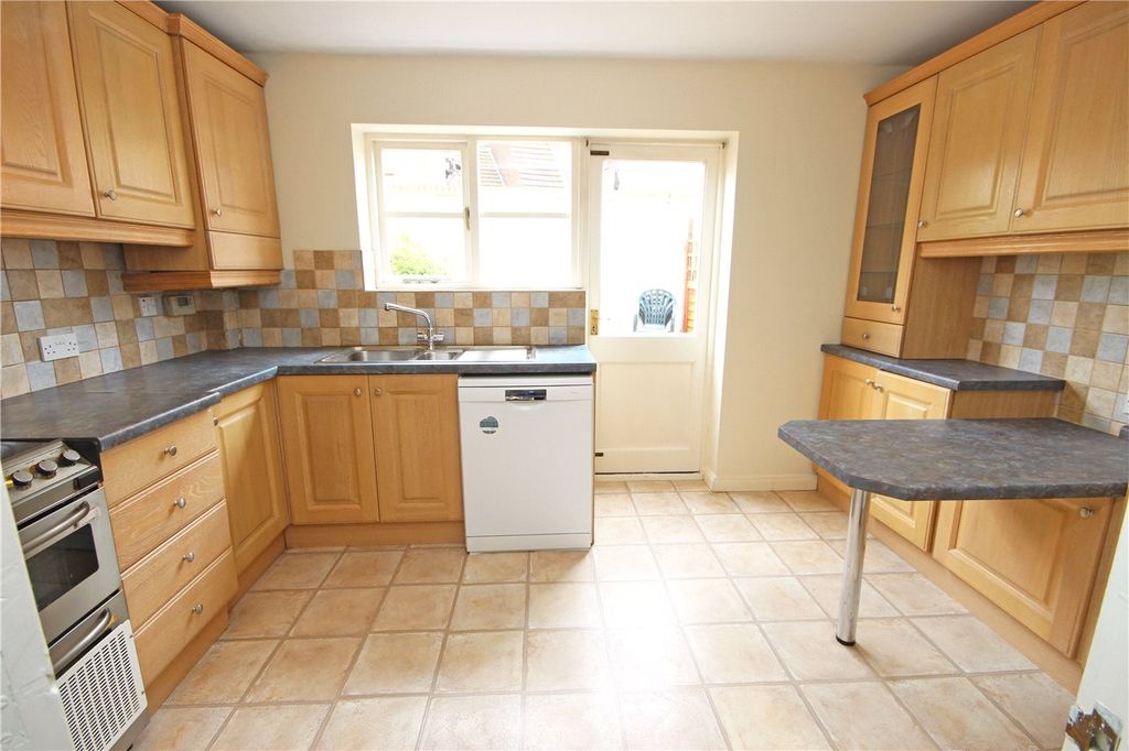 Property photo 3 of 15 Kitchen
