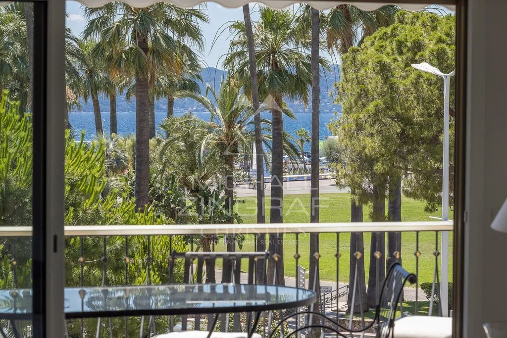 Property photo 1 of 12 Cannes – Croisette – Elegant 3-Bedroom Apartment With Terrace