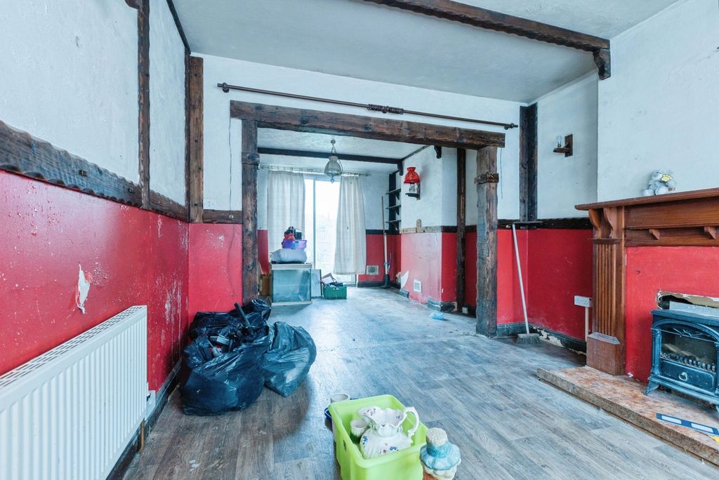 Property photo 3 of 18 Lounge