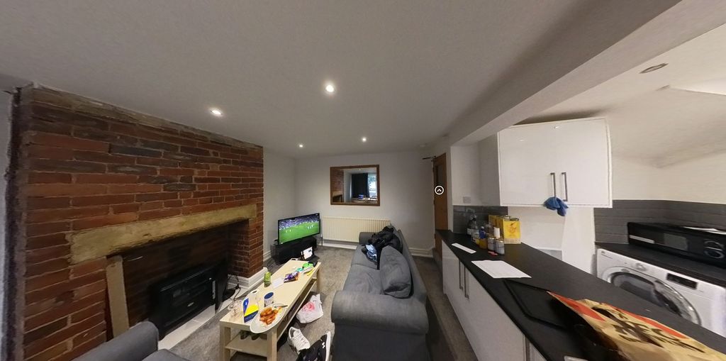 Property photo 3 of 23 Bright And Spacious Living Room With Contemporary ...