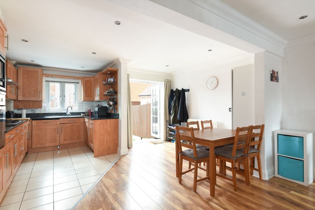 Property photo 3 of 18 44198111