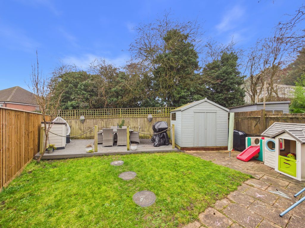 Property photo 3 of 12 Cam01354G0-Pr0678-Still017