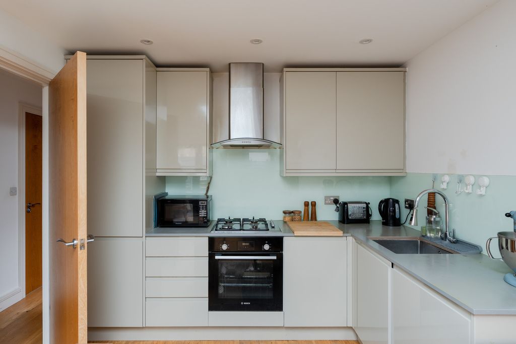 Property photo 2 of 13 351847 - Selborne Road, London N22 - High Res-04866.Jpg