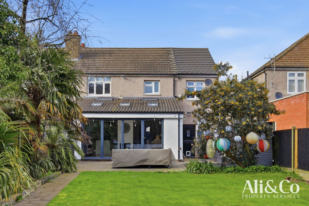4 bed semi-detached house for saleCollege Avenue, Grays RM17