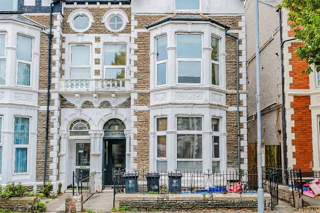 Property photo 1 of 17 Outside