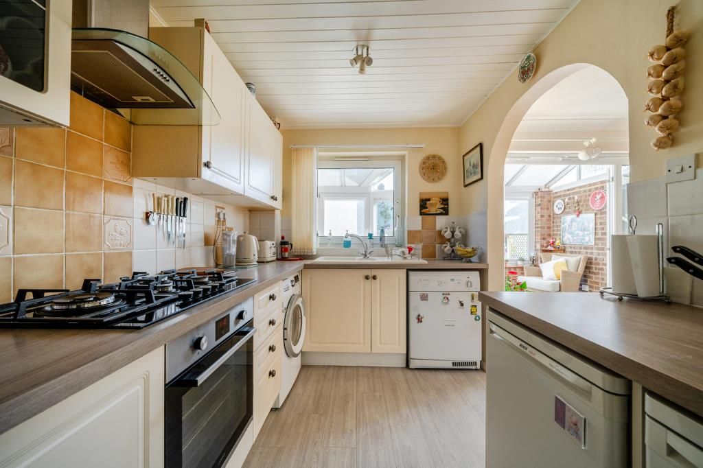 Property photo 3 of 20 Kitchen