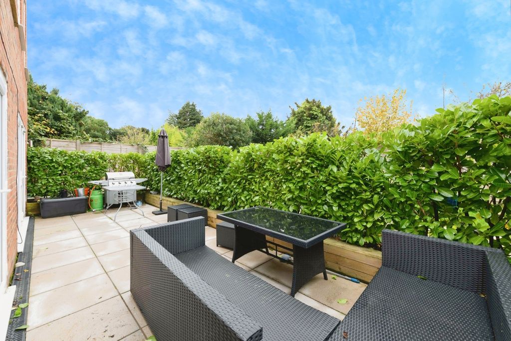 Additional image 16 of 2 bed flat for saleFairdene Road, Coulsdon CR5