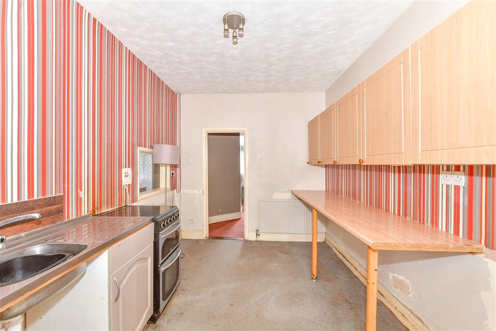Property photo 3 of 10 Kitchen