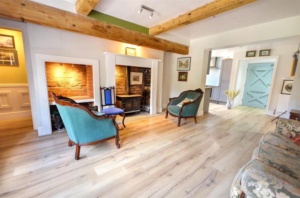 Property photo 2 of 19 Sitting Room