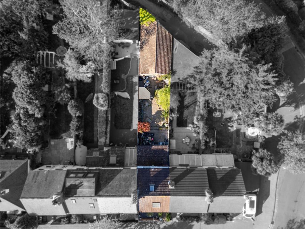 Property photo 2 of 18 4979561