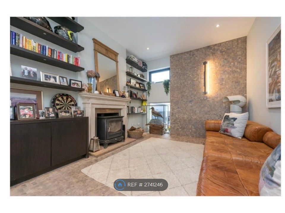 Property photo 2 of 23