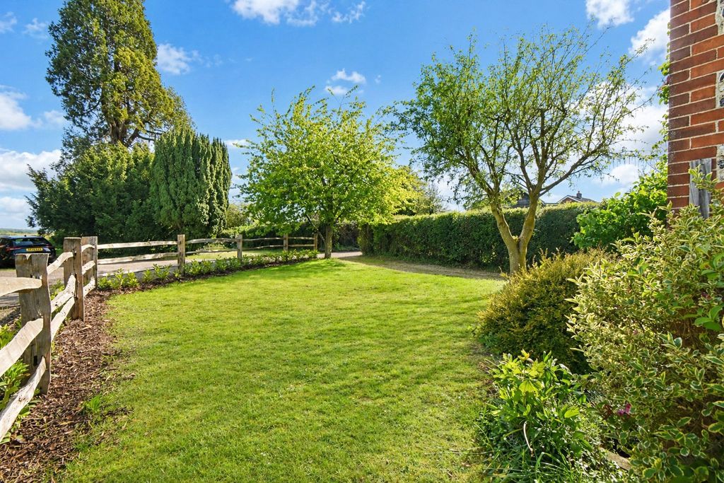 Property photo 2 of 15 Picture No. 24