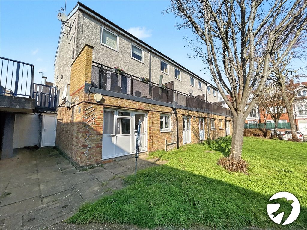 Property photo 1 of 16 Picture No. 18