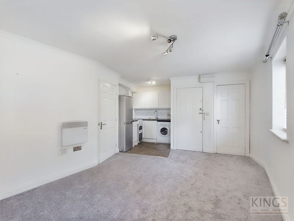 Property photo 3 of 8