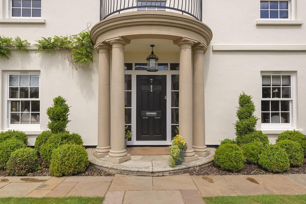 Property photo 2 of 40 02.