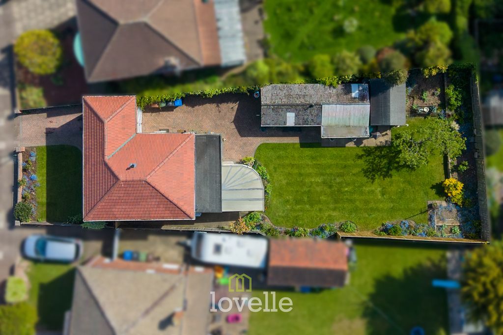 Property photo 2 of 33