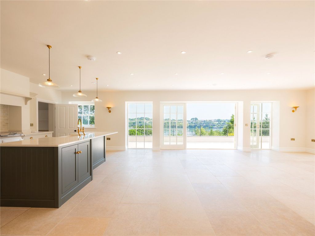 Property photo 3 of 35 Kitchen / Dining