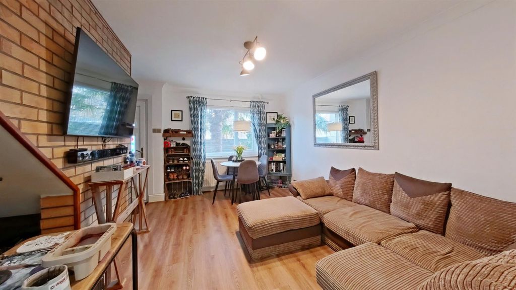 Property photo 3 of 14 Lounge/Diner