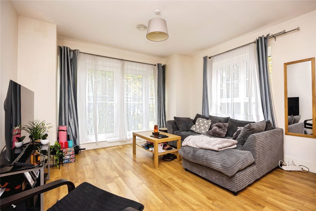 Property photo 3 of 15 Picture No. 05