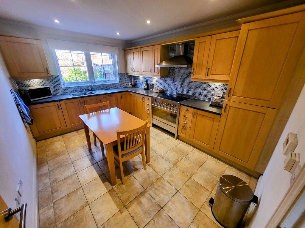 Property photo 3 of 23