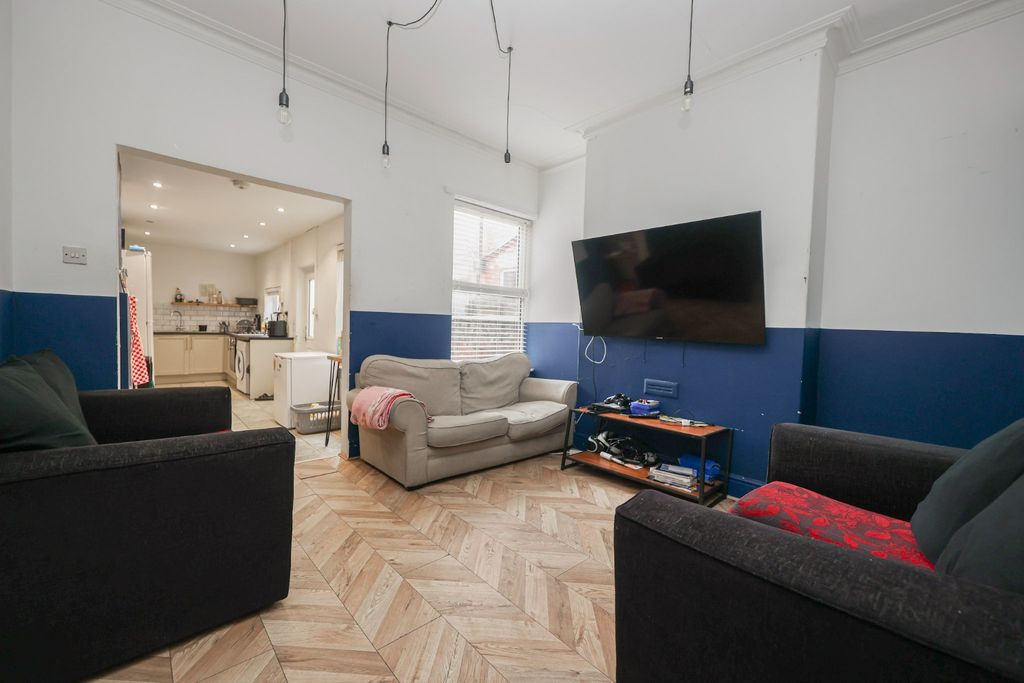 Property photo 3 of 17 4874574