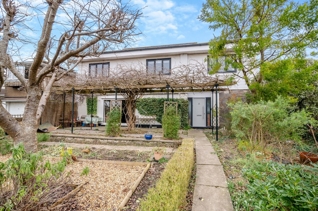 Property photo 1 of 34