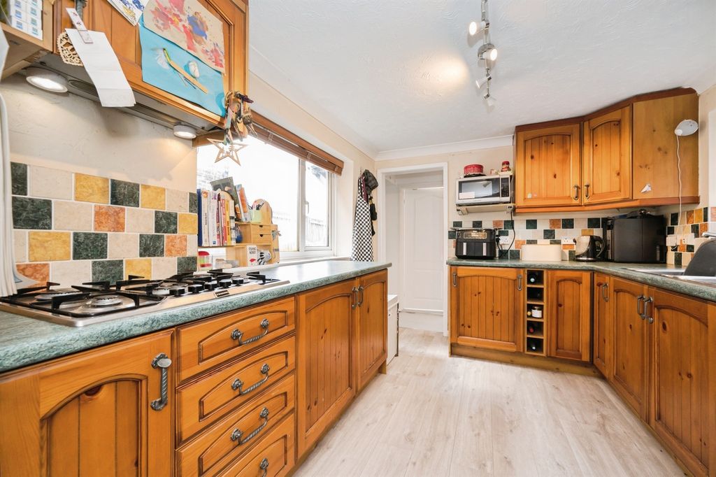 Property photo 2 of 16