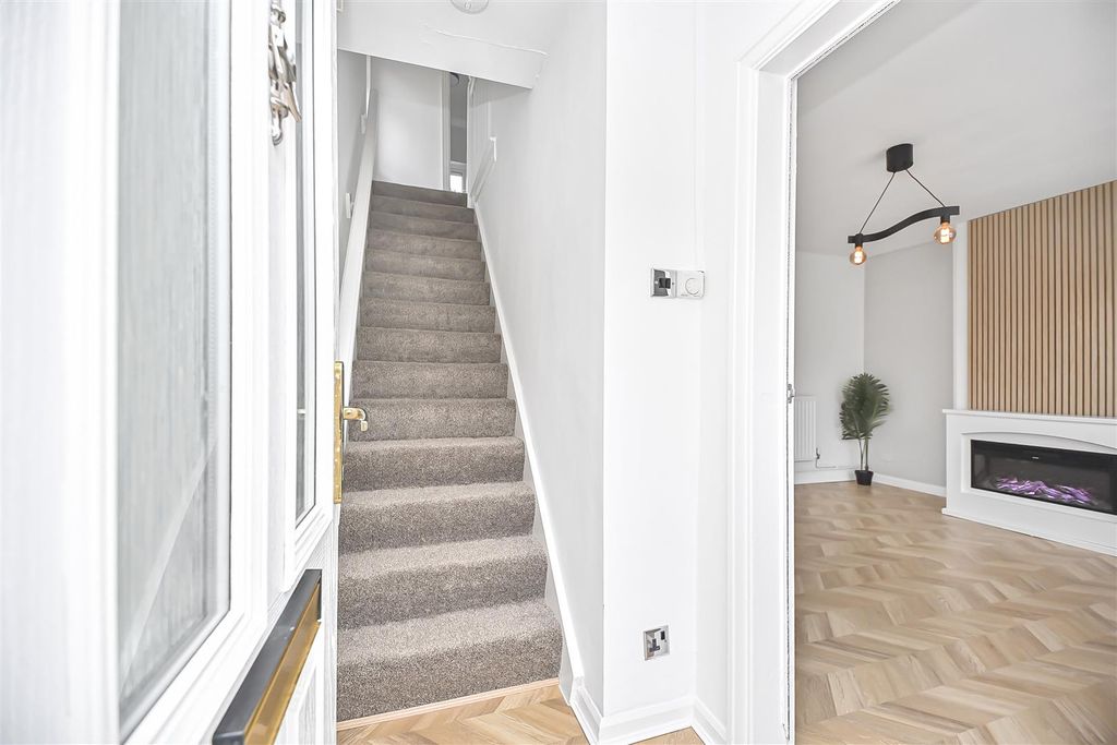 Property photo 2 of 39 17 Unsworth Road Entrance.Jpg