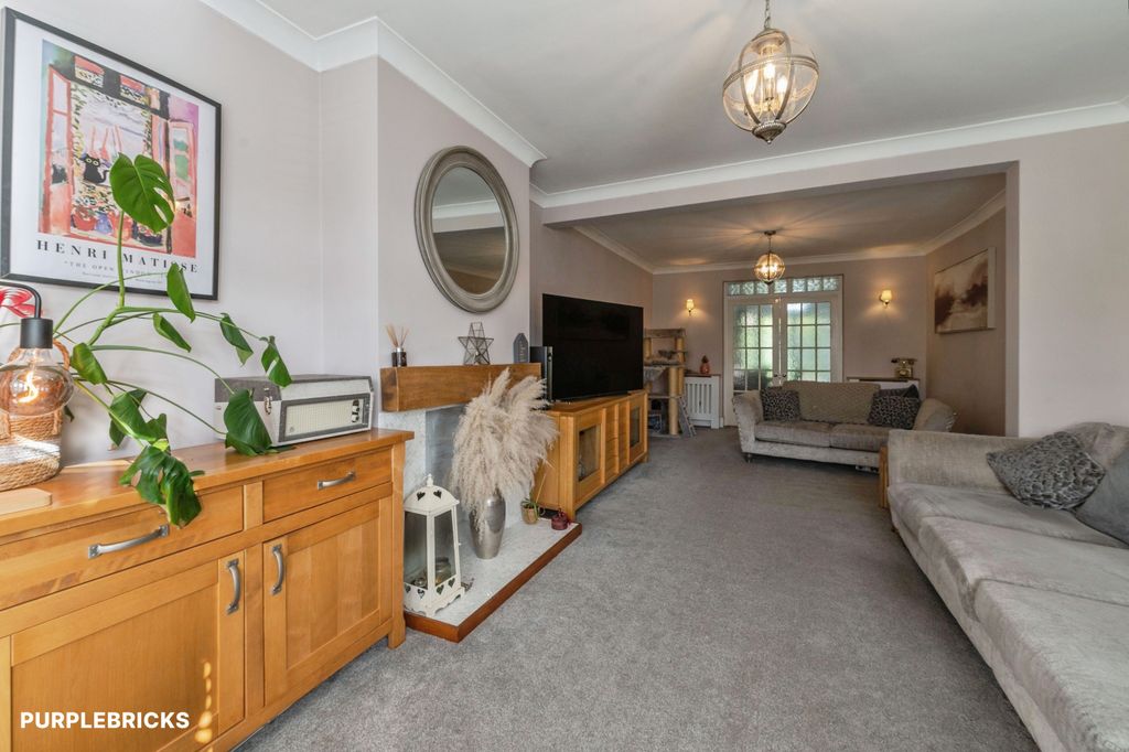 Property photo 2 of 35