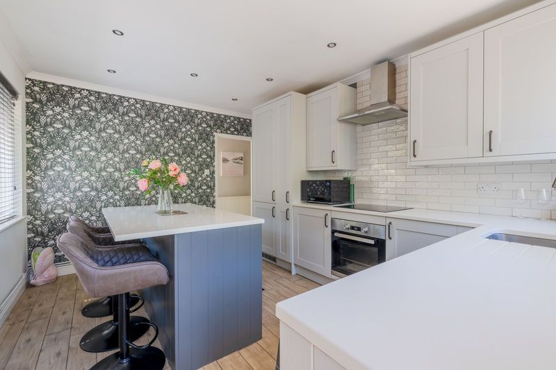 Property photo 2 of 37 Photo 17