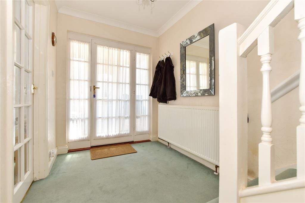Property photo 3 of 20 Entrance Hall