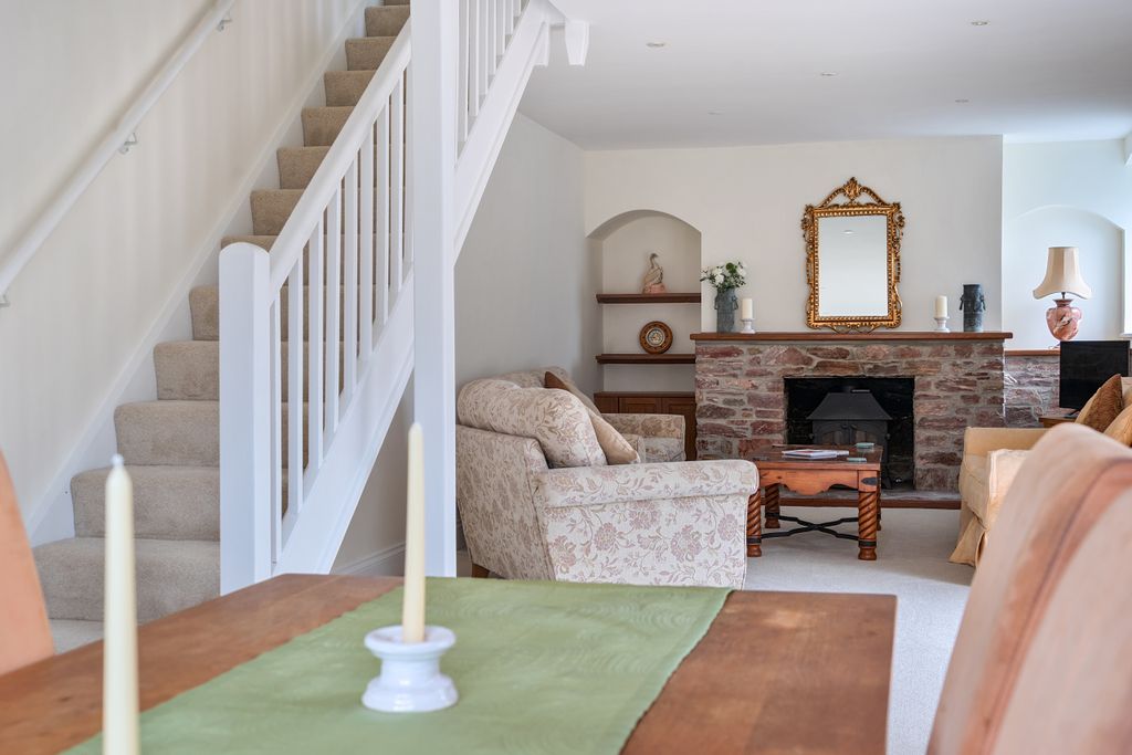 Property photo 3 of 27 1387868-47-698B09c14A316-Arw-1