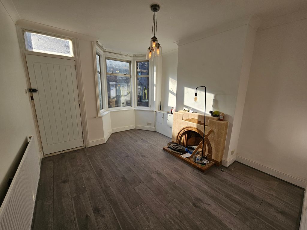 Property photo 2 of 11 Image