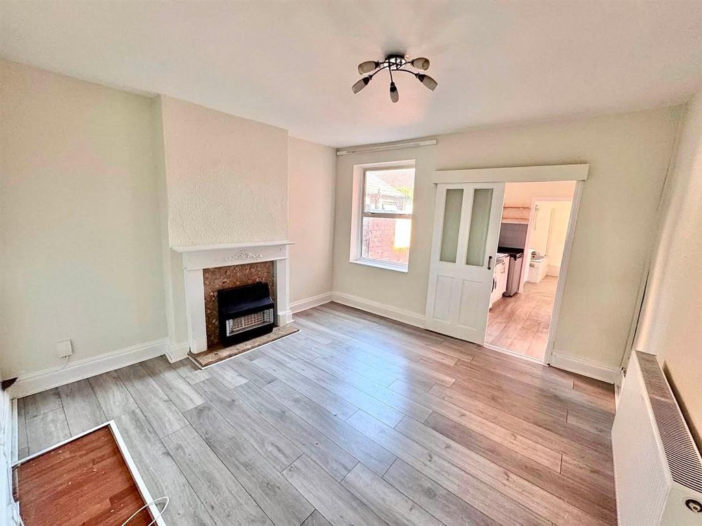 Property photo 3 of 11 Rear Reception A.Jpg