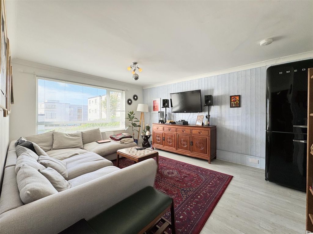 Property photo 3 of 13 Lounge Diner