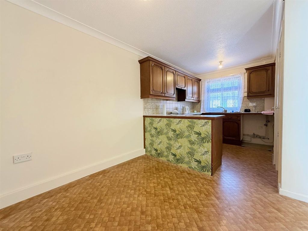 Property photo 3 of 17 Kitchen/Dining Room