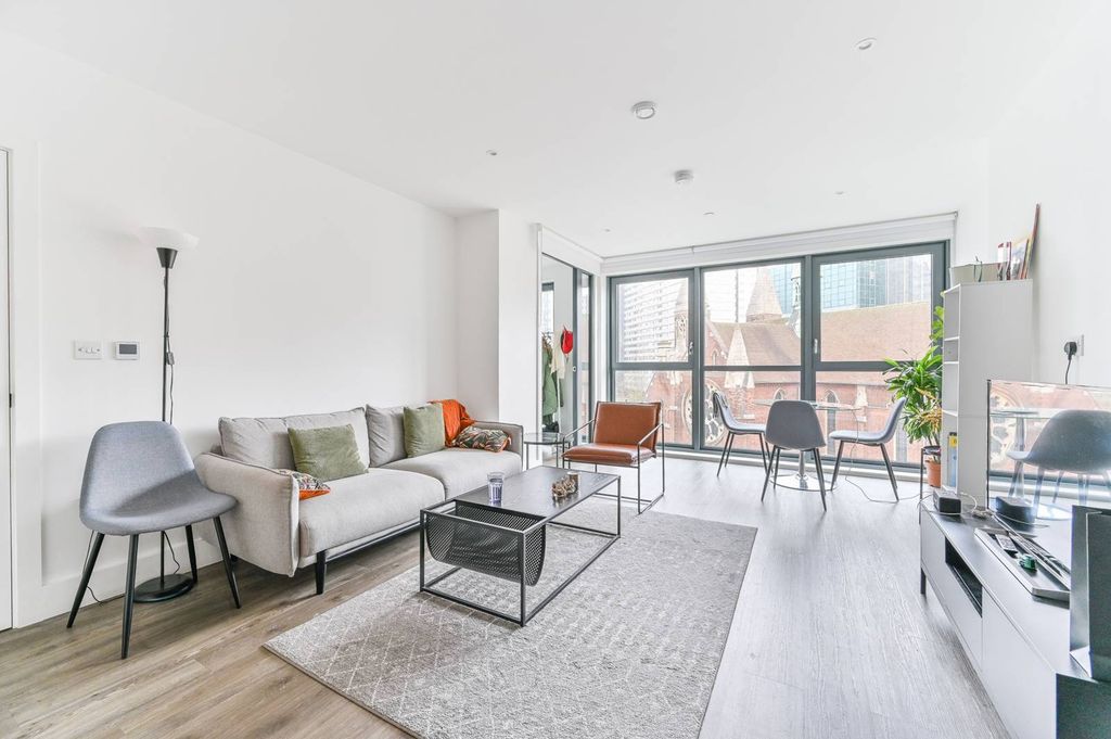 Property photo 2 of 11